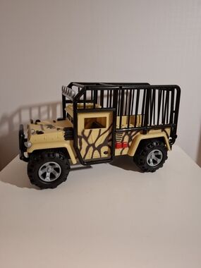 Animal  Planet Safari Cage  Truck With Sounds  Imaginative Play